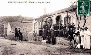 2061- Borely-la-Sapie - Rue du Centre - Devant l'Hotel Fort